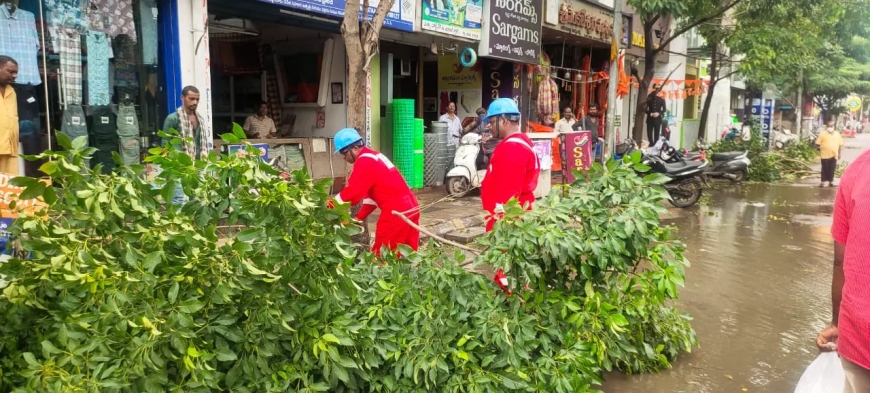 తుఫాన్ బీభత్సం.. అల్లకల్లోలమైన ఆంధ్రప్రదేశ్.. ప్రతి ఇంటికి ఉచితంగా 25 కిలోల బియ్యం, పప్పు, నూనె